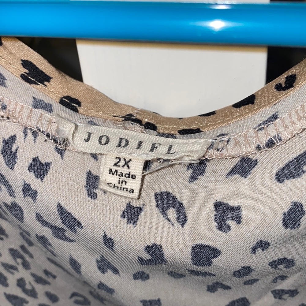Jodifl Oversized Animal Print Top - Picture 6 of 8